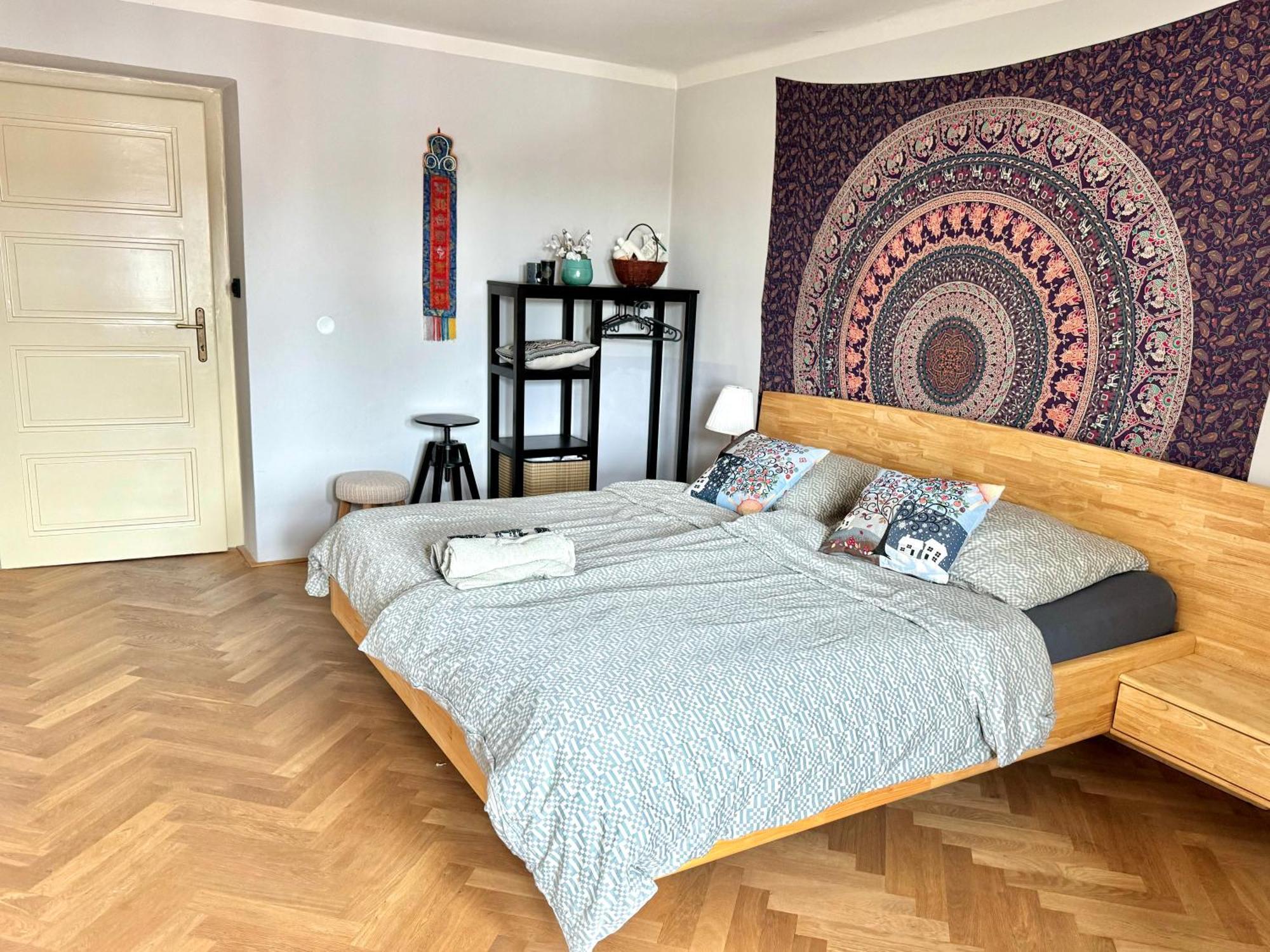Ferienwohnung Knk Vibrant Central Spacious Hideaway Hradec Králové Exterior foto